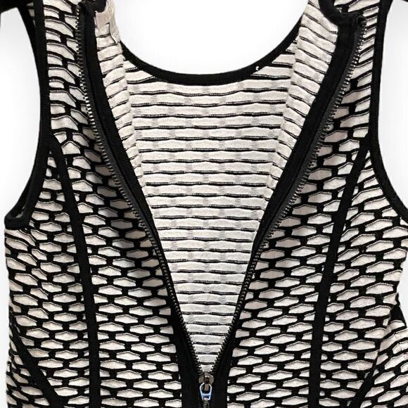 INTERMIX Printed Crew Neck Top
| Size: S | - Picture 7 of 7